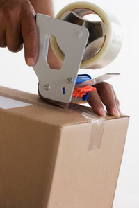 Sealing a box - Macfarlane Packaging Online